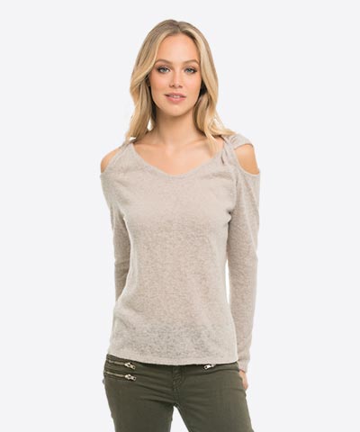 T-shirt with open shoulders